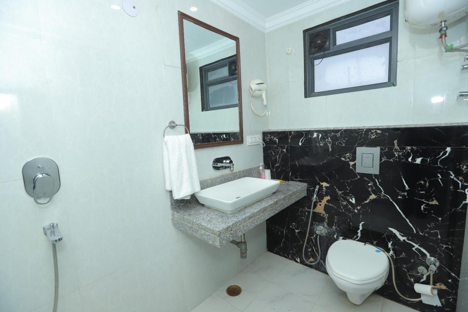 Hotel Vijaydeep Place Near Delhi Airport نيودلهي المظهر الخارجي الصورة