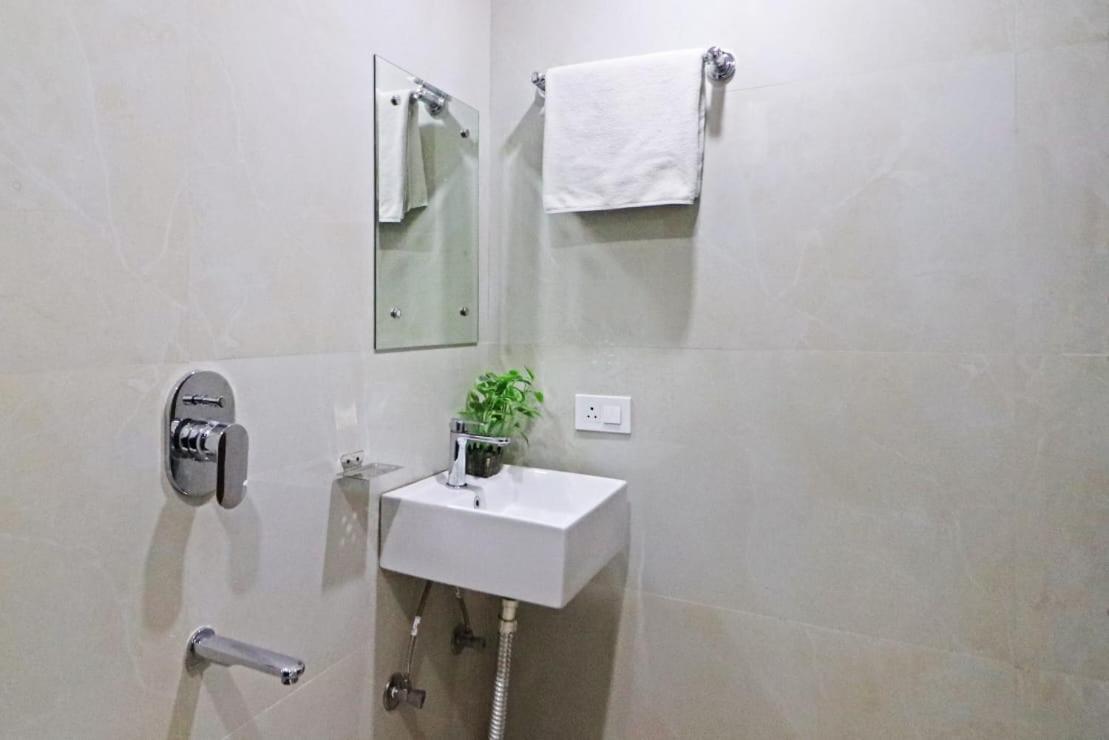 Hotel Vijaydeep Place Near Delhi Airport نيودلهي المظهر الخارجي الصورة